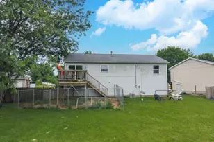 1301 W Indian Dr, Pontiac, IL 61764 - Photo 3