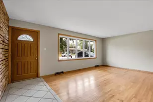 7924 74th Pl, Bridgeview, IL 60455 - Photo 5