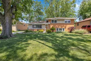 7924 74th Pl, Bridgeview, IL 60455 - Photo 1