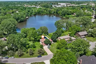 8408 Lakeside Dr, Downers Grove, IL 60516 - Photo 9