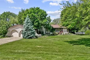 8408 Lakeside Dr, Downers Grove, IL 60516 - Photo 3