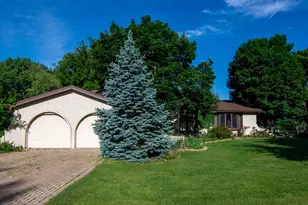 8408 Lakeside Dr, Downers Grove, IL 60516 - Photo 5
