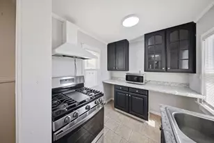 809 W Park Ave, Aurora, IL 60506 - Photo 9