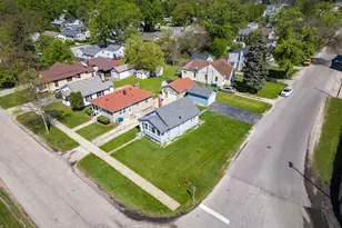 809 W Park Ave, Aurora, IL 60506 - Photo 3
