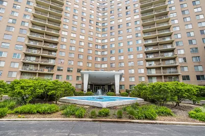 7061 N Kedzie Avenue #1605, Chicago, IL 60645 - Photo 1