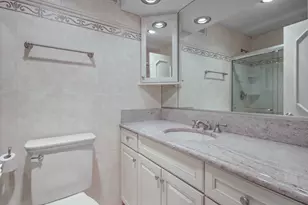 260 E Chestnut St, Chicago, IL 60611 - Photo 21