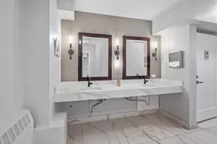 260 E Chestnut St, Chicago, IL 60611 - Photo 43