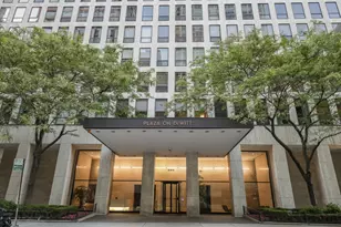 260 E Chestnut St, Chicago, IL 60611 - Photo 3