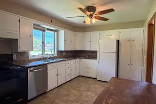 263 N Park Rd, Herscher, IL 60941 - Photo 9