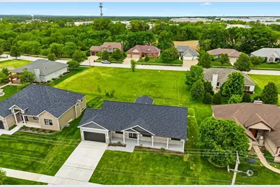 684 Schomer Road, Aurora, IL 60505 - Photo 3