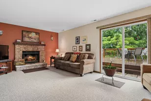 1011 Woodbridge Dr, Cary, IL 60013 - Photo 9
