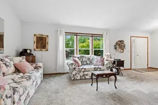 1011 Woodbridge Dr, Cary, IL 60013 - Photo 3