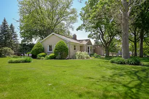 325 Lambert Rd, Glen Ellyn, IL 60137 - Photo 5
