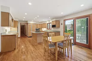 406 Woodview Dr, Prospect Heights, IL 60070 - Photo 9