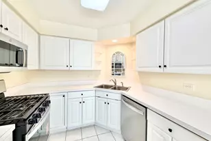 1329 Newport St, Mundelein, IL 60060 - Photo 7
