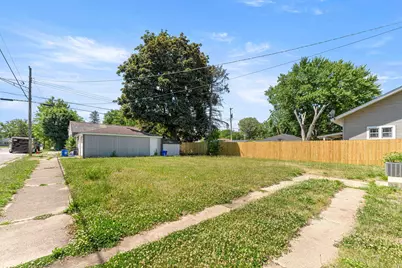 2120 Grenshaw Street, Rockford, IL 61101 - Photo 3