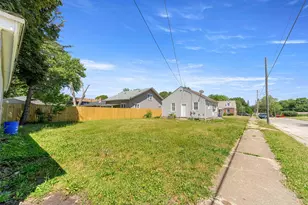 2120 Grenshaw St, Rockford, IL 61101 - Photo 5