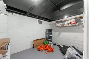 2120 Grenshaw St, Rockford, IL 61101 - Photo 9