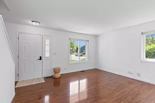 1 Marie Ct, South Elgin, IL 60177 - Photo 3