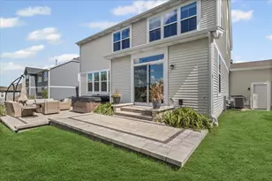 1045 Sugar Maple Dr, Crystal Lake, IL 60012 - Photo 5