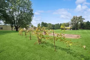 12266 N Grove Rd, Sycamore, IL 60178 - Photo 9