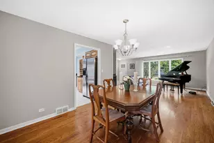 1105 N Hemlock Ln, Mount Prospect, IL 60056 - Photo 11