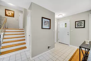1105 N Hemlock Ln, Mount Prospect, IL 60056 - Photo 5