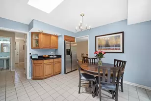 1105 N Hemlock Ln, Mount Prospect, IL 60056 - Photo 9