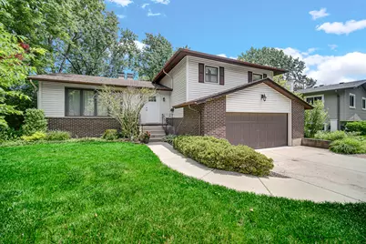 1105 N Hemlock Lane, Mount Prospect, IL 60056 - Photo 1