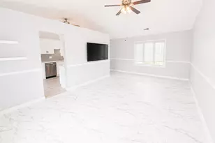828 Huron Ct, Carol Stream, IL 60188 - Photo 3