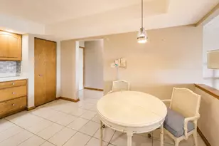 9750 Koch Ct, Orland Park, IL 60467 - Photo 7