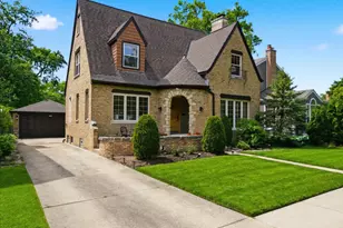 822 S Chester Ave, Park Ridge, IL 60068 - Photo 1