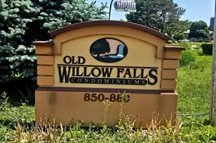870 E Old Willow Road E, Prospect Heights, IL 60070 - Photo 1