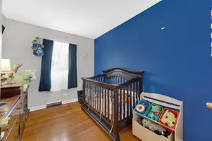 9115 N Gross Point Rd, Skokie, IL 60077 - Photo 15