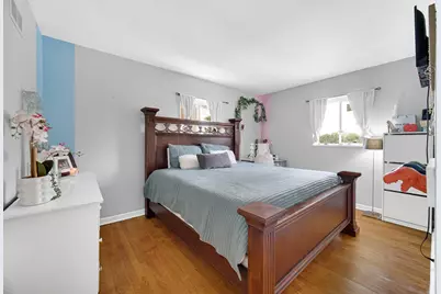9115 N Gross Point Road, Skokie, IL 60077 - Photo 13