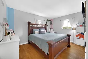9115 N Gross Point Rd, Skokie, IL 60077 - Photo 13