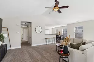 222 Bakers Dr W, Lakemoor, IL 60051 - Photo 5