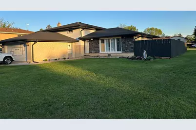 1801 E Aztec Lane, Mount Prospect, IL 60056 - Photo 1