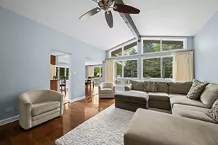16 S Maple Ln, Prospect Heights, IL 60070 - Photo 3