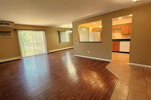 2431 E Brandenberry Ct, Arlington Heights, IL 60004 - Photo 3