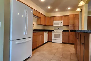 2431 E Brandenberry Ct, Arlington Heights, IL 60004 - Photo 9