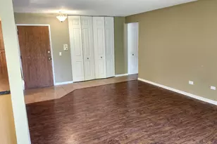 2431 E Brandenberry Ct, Arlington Heights, IL 60004 - Photo 5