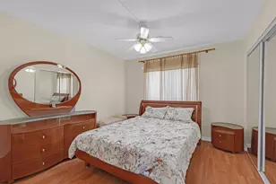 9480 Bay Colony Dr, Des Plaines, IL 60016 - Photo 11