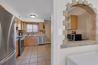 9480 Bay Colony Drive #2N, Des Plaines, IL 60016 - Photo 7