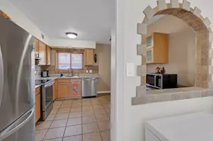9480 Bay Colony Dr, Des Plaines, IL 60016 - Photo 7