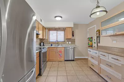 9480 Bay Colony Drive #2N, Des Plaines, IL 60016 - Photo 5