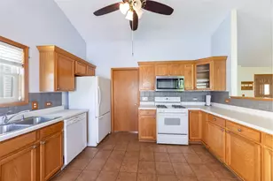 1621 Ash Ave, Woodstock, IL 60098 - Photo 7
