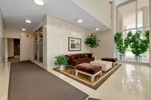 70 W Burton Pl, Chicago, IL 60610 - Photo 3