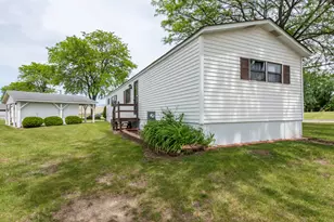696 Birch Ave, Park City, IL 60085 - Photo 25