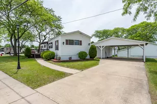 696 Birch Ave, Park City, IL 60085 - Photo 3